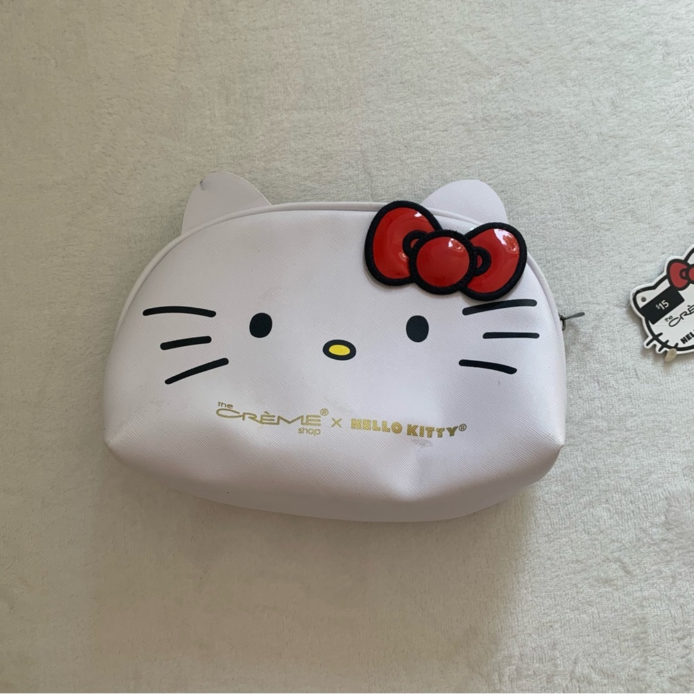 The crème x hello kitty white cosmetic bag makeup bag new with tags